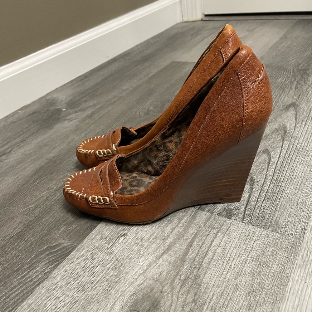 Size 6, Jessica Simpson Victor leather wedge